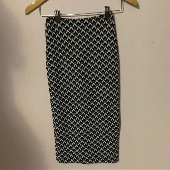 Brand new (no tags) American-Apparel top/skirt set - Picture 4 of 8